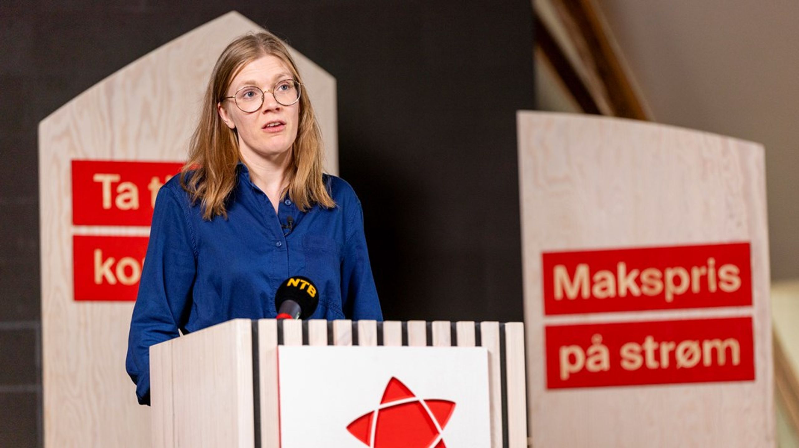 Partileder Marie Sneve Martinussen i Rødt legger mandag fram partiets nye kraftplan sammen med stortingsrepresentant Sofie Marhaug.