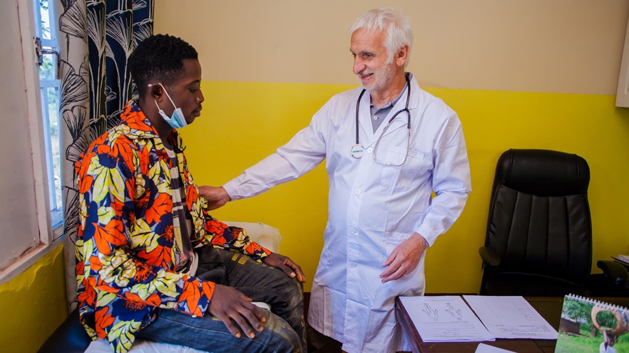 Bernhard Pécoul er lege og har jobbet i Leger uten grenser i 20 år, før han i 1999 var en av grunnleggerne av Drugs for Neglected Diseases Initiative (DNDi). I juni besøkte han Kimpese-klinikken i Den demokratiske republikken Kongo.
