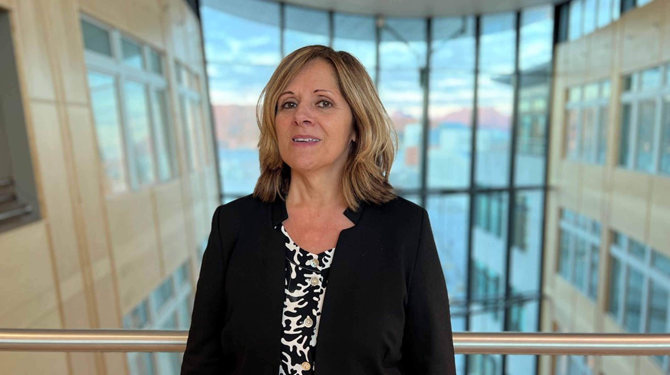 Administrerende direktør i Helse Nord, Marit Lind, står overfor en stor oppgave når hun skal omorganisere sykehustilbudet i Nord-Norge.