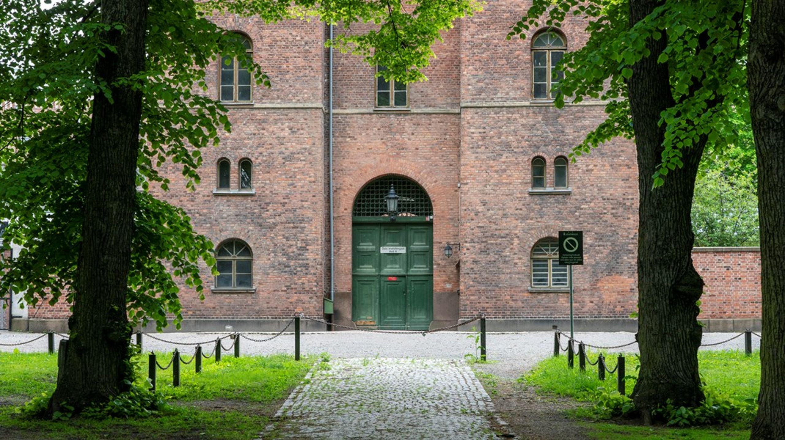Botsfengseleter stengt, men&nbsp;myndighetene ser seg nå om etter et sted å bygge et nytt, moderne fengsel til erstatning for Oslo fengsel. Spaltist og psykiater Randi Rosenqvist håper det ikke blir på Stange.