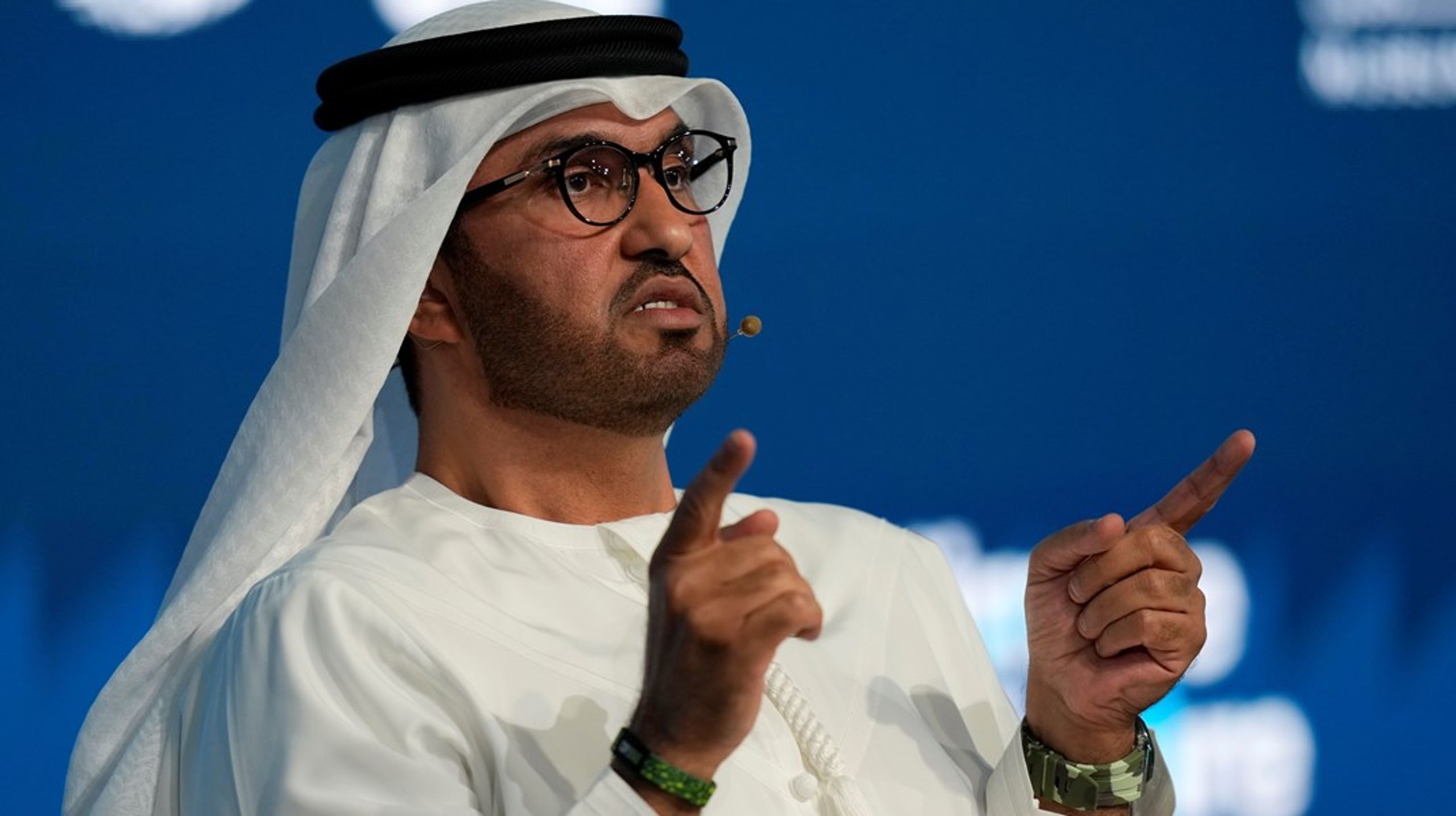 <div><div>Sultan Al Jaber er i kraft av sine mange roller selve symbolet på De Forenede Arabiske Emiraters forhold til klimaforandringene. Han har ansvaret for&nbsp;forhandlingene på det kommende klimatopmøtet, COP28, som foregår i Dubai fra neste uke av.</div></div><div><div><div><ul></ul></div></div></div>