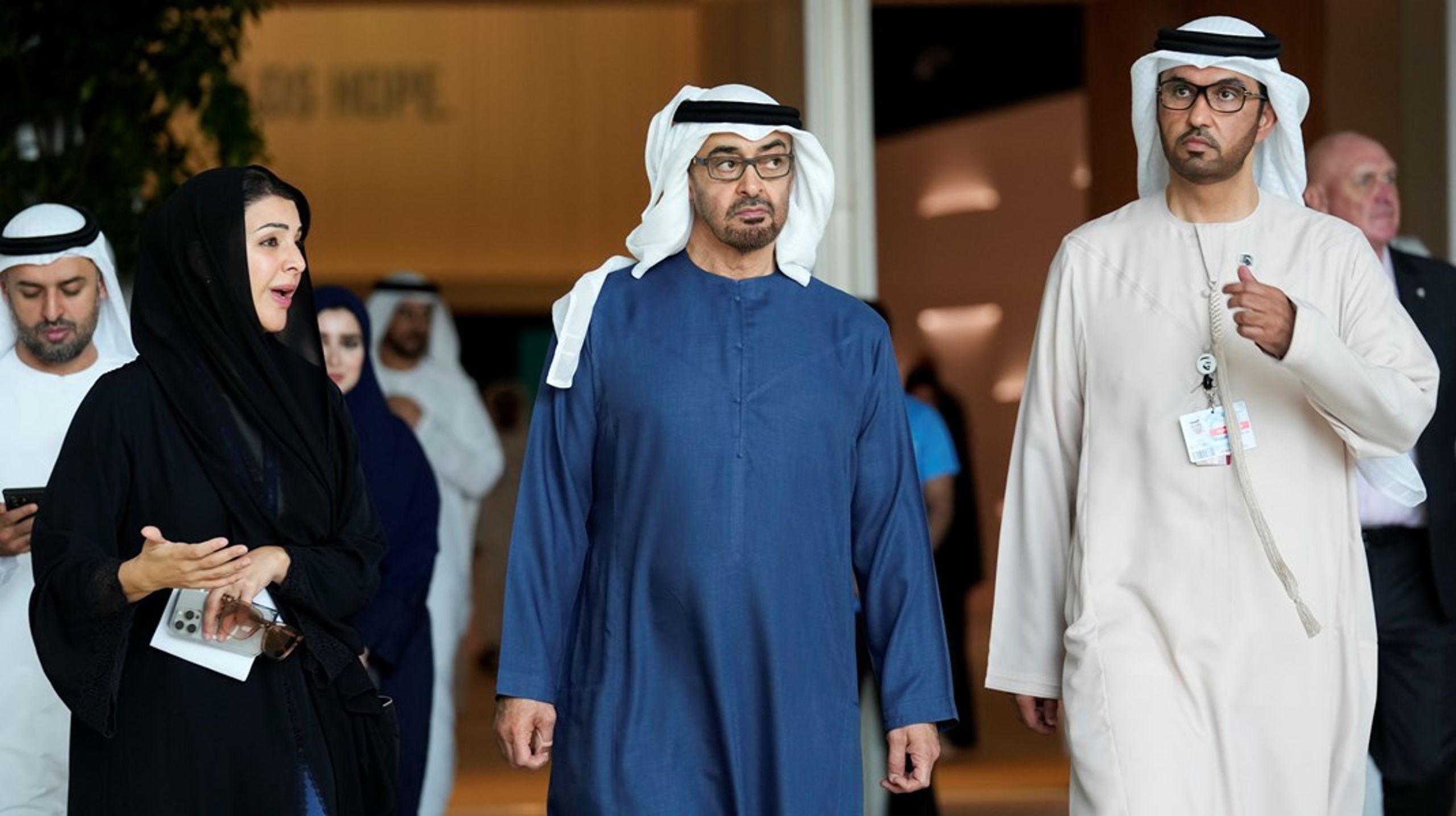COP-president&nbsp;Sultan al-Jaber (høyre)&nbsp;sammen med president i De forente arabiske emirater&nbsp;Sheikh Mohammed bin Zayed Al Nahyan (venstre) dagen før klimatoppmøtet COP28 starter i Dubai.
