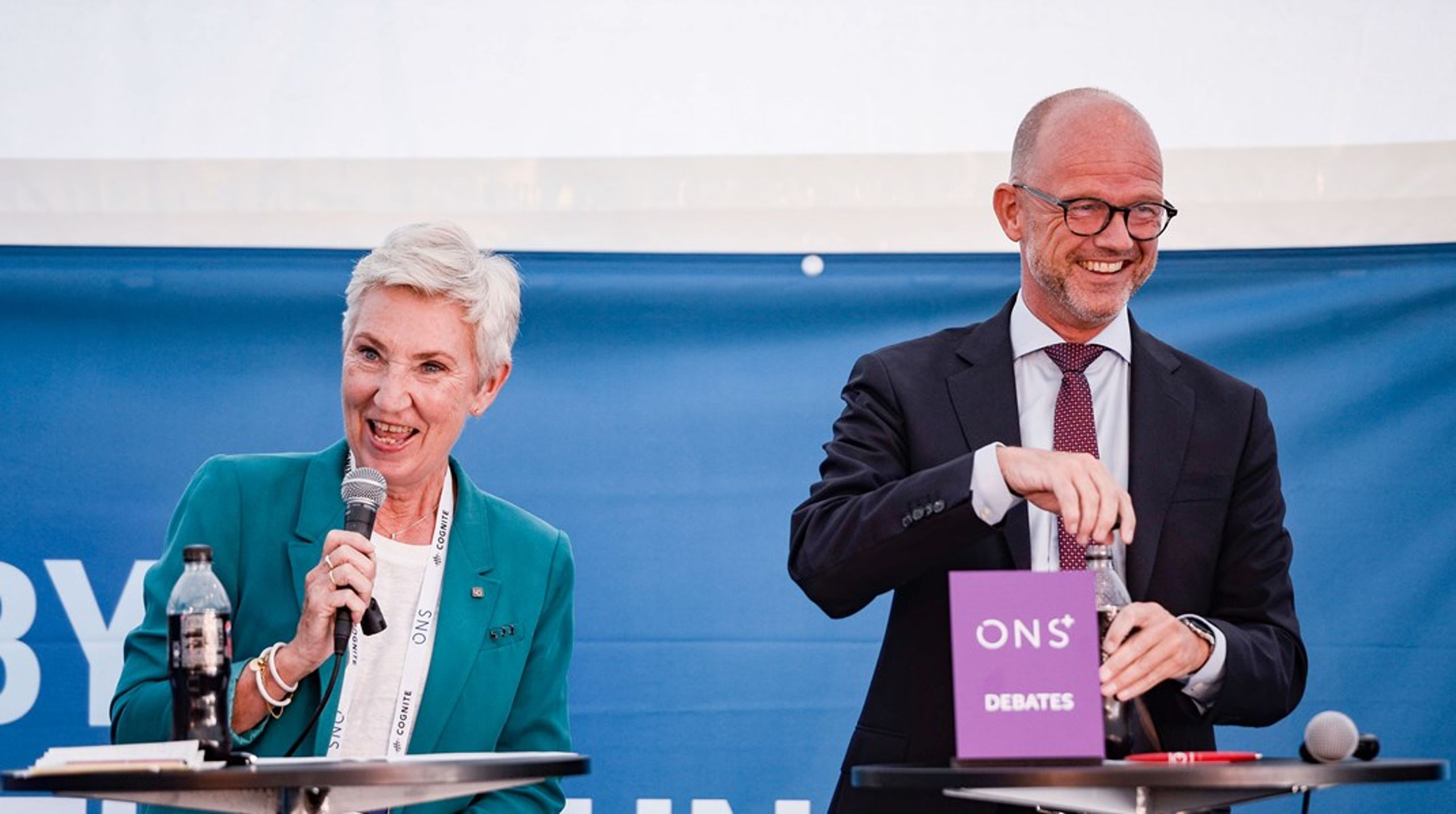 NHO-leder Ole Erik Almlid og LO-leder Peggy Hessen Følsvik signerte mandag en ny samarbeidsavtale med staten for å styrke arbeidet for internasjonal arbeidsrett.