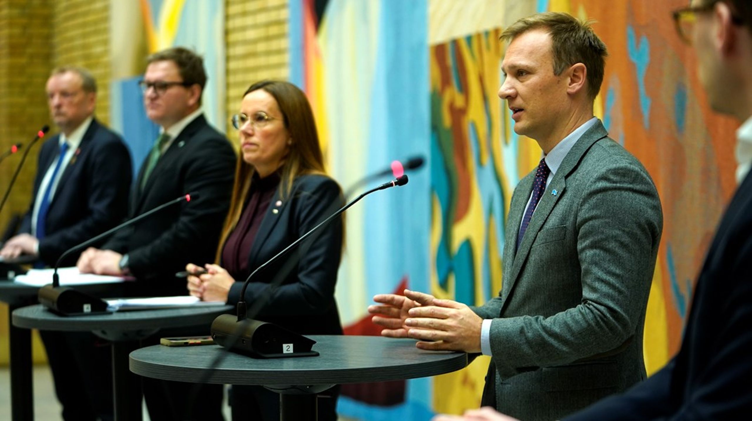 Bård Ludvig Thorheim (H), Marianne Sivertsen Næss (Ap), Aleksander Øren Heen (Sp) og Terje Halleland (Frp) presenterte de fire partienes avtale om havbunnsmineraler på Stortinget tirsdag morgen.