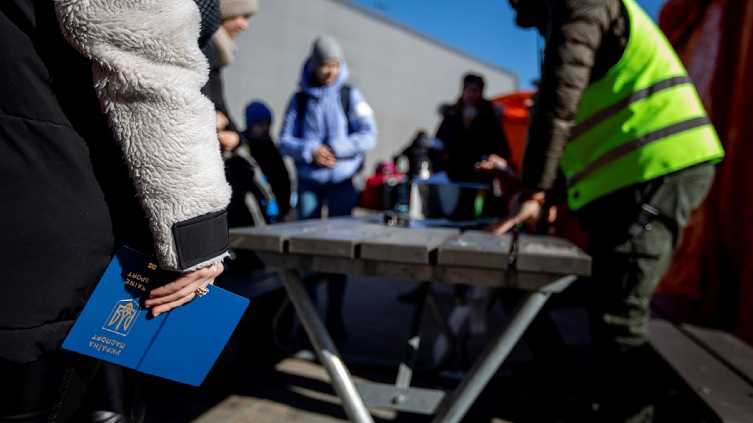 Ukrainske flyktninger registrerer seg på mottakssenteret i Råde 30. mars 2022. Ifølge YS er de mange ukrainske flyktningene en viktig ressurs, som kan hjelpe Norge med å motvirke den store mangelen på arbeidskraft.