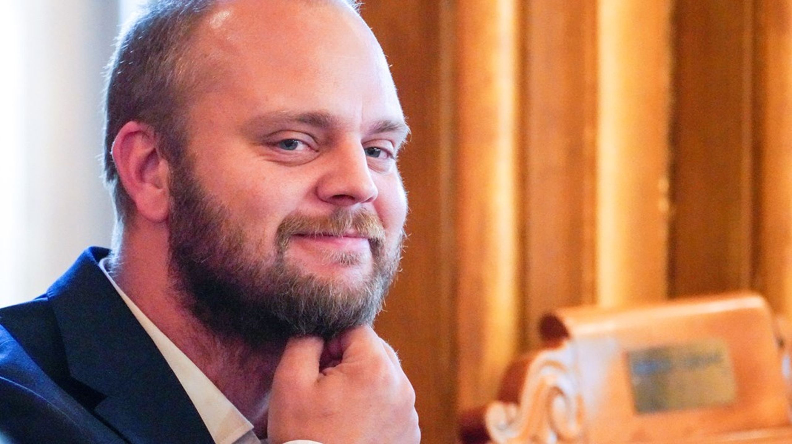 Flere Rødt-representanter, deriblant partiets arbeidspolitiske talsperson,&nbsp;Mímir Kristjánsson ønsker endringer i permtteringsregelverket.