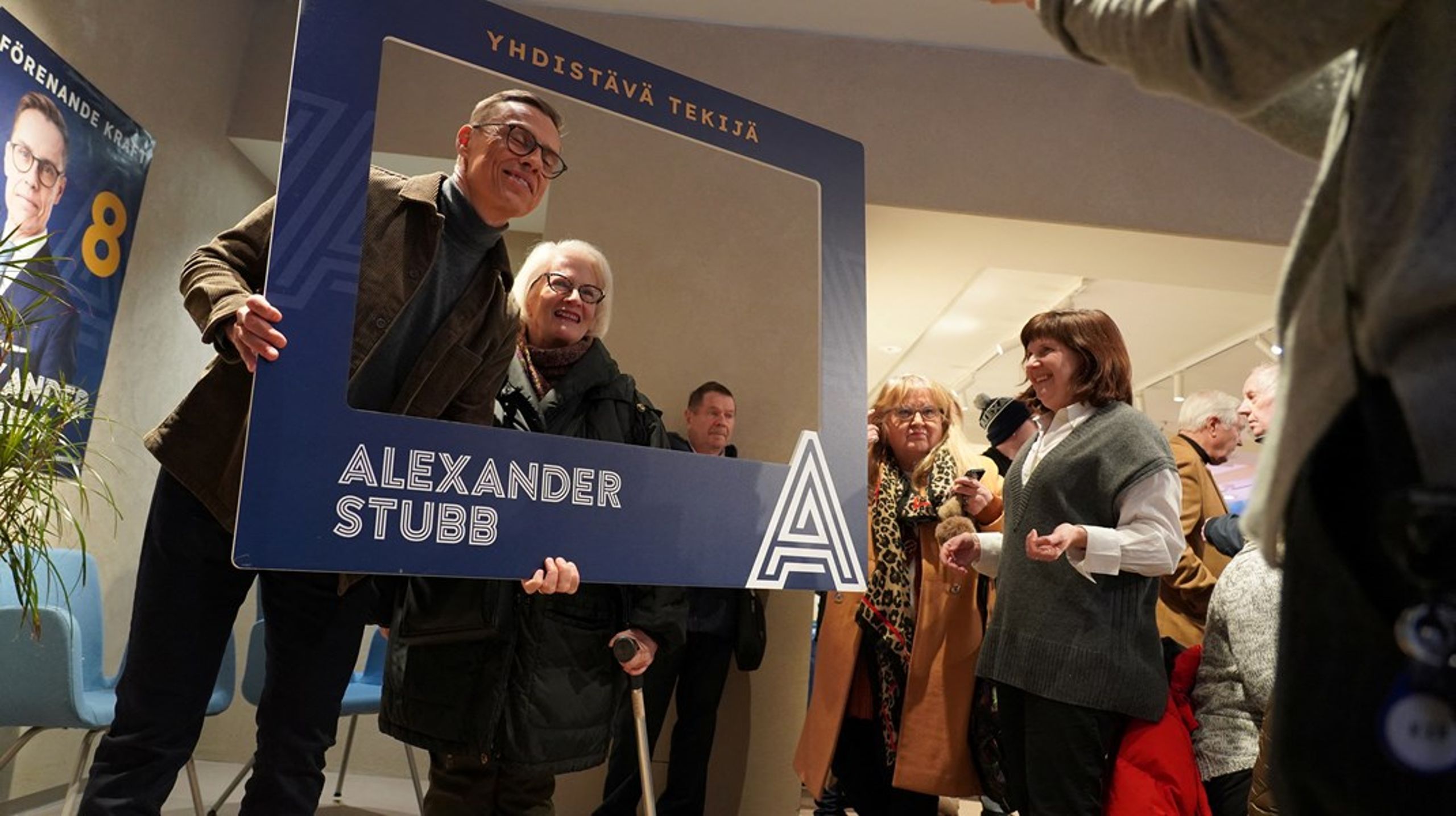 Alexander Stubb er presidentkandidat for Samlingspartiet. Han har vært en profil i finsk politikk i en årrekke, men har de siste årene gjort akademisk karriere. Her er han på valgkampturné i Helsinki.&nbsp;<br>