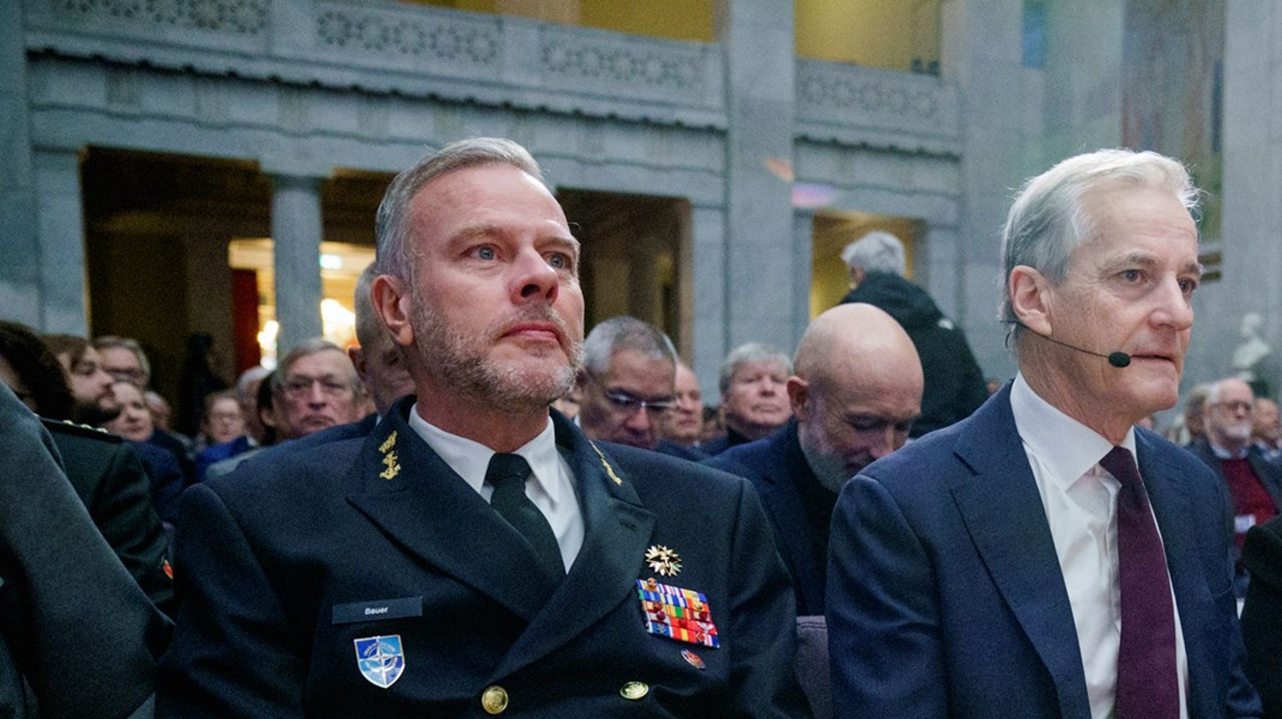 Admiral Rob Bauer (t.v.) under Leangkollen sikkerhetskonferanse i Universitetets aula i Oslo.