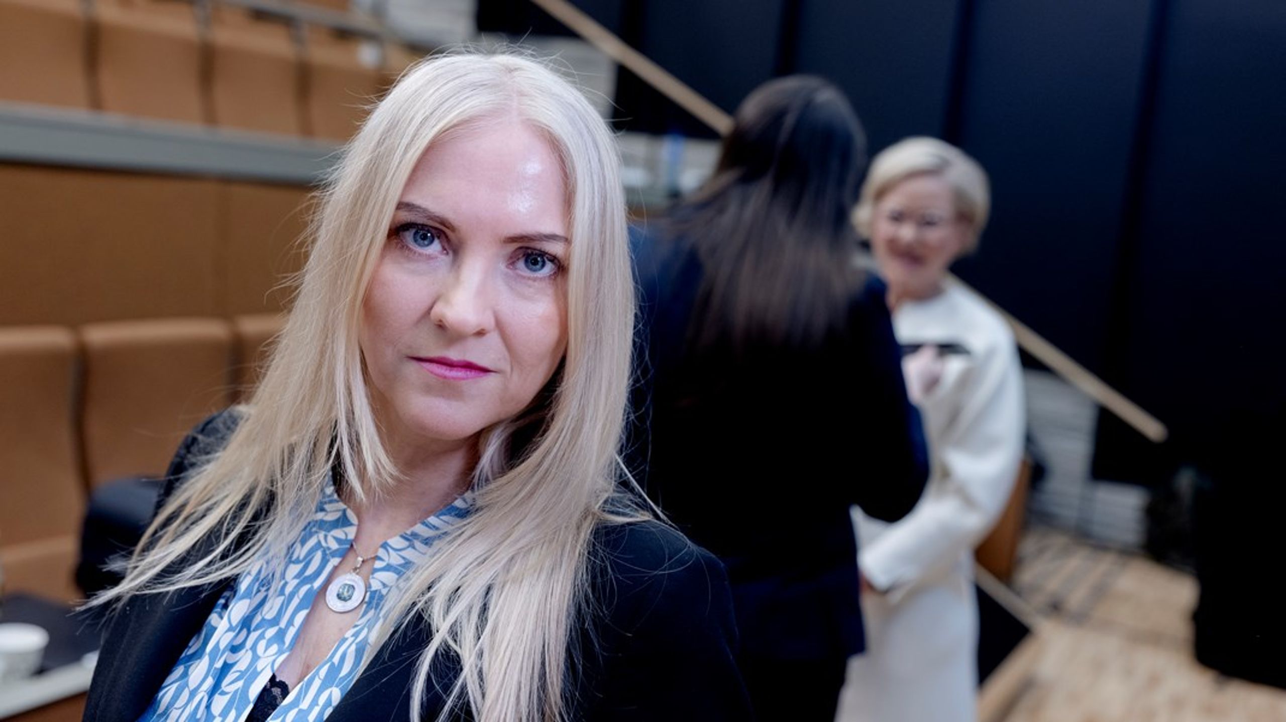 Leder i Norsk Sykepleierforbund, Lill Sverresdatter Larsen, er ikke blid på regjeringen. Hun vil beholde dagens karakterkrav for å komme inn på sykepleierutdanningen.