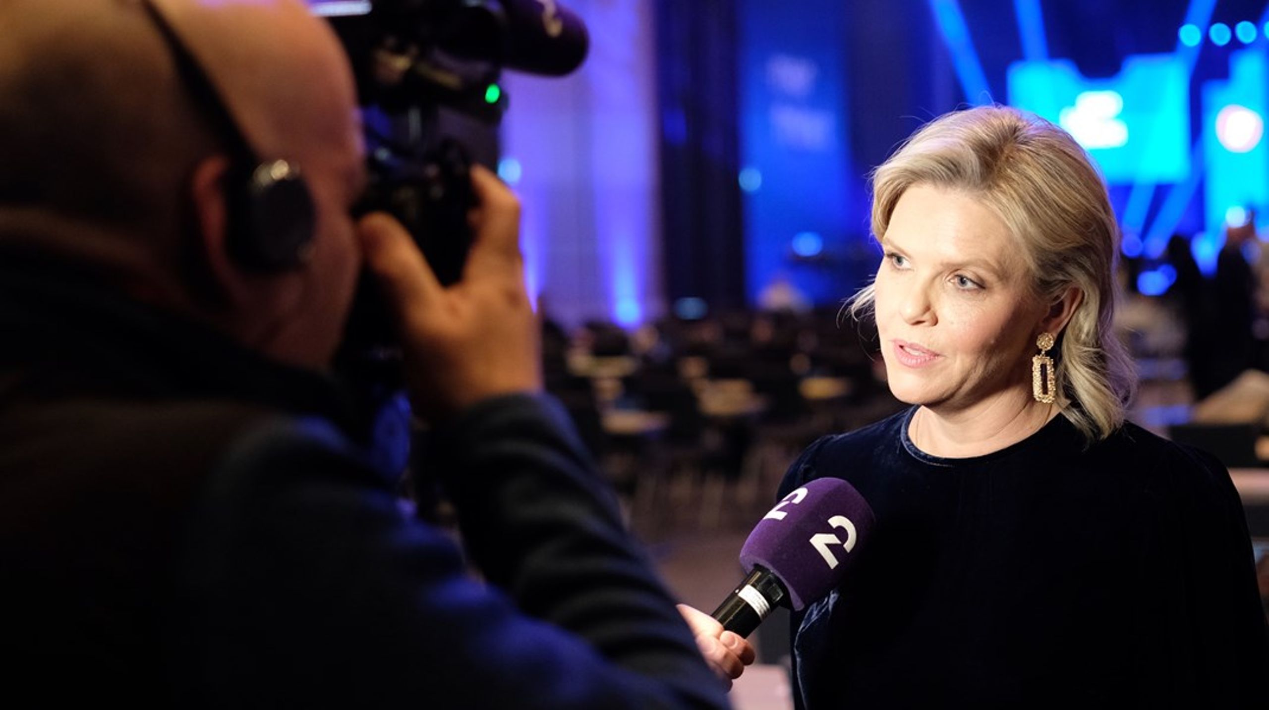 Sylvi Listhaug leder Fremskrittspartiet og kommer med skarpe advarsler til Høyre i skatt- og avgiftspolitikken.