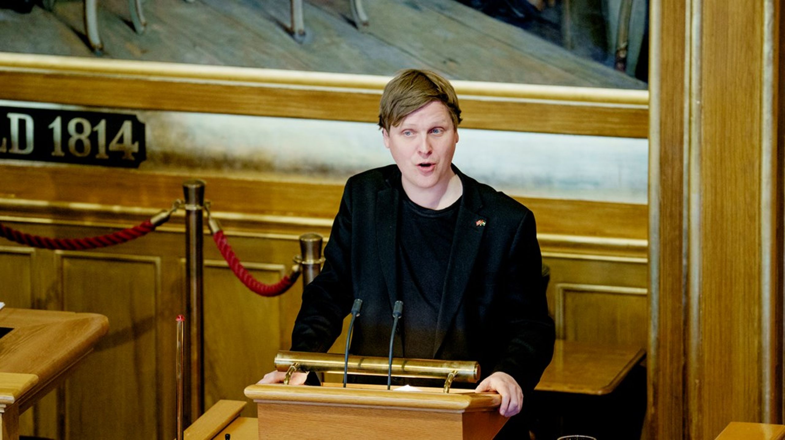 Stortingsrepresentant Åsmund Aukrust (Ap) fikk æren ved å kunngjøre enighet om forslag nummer én.