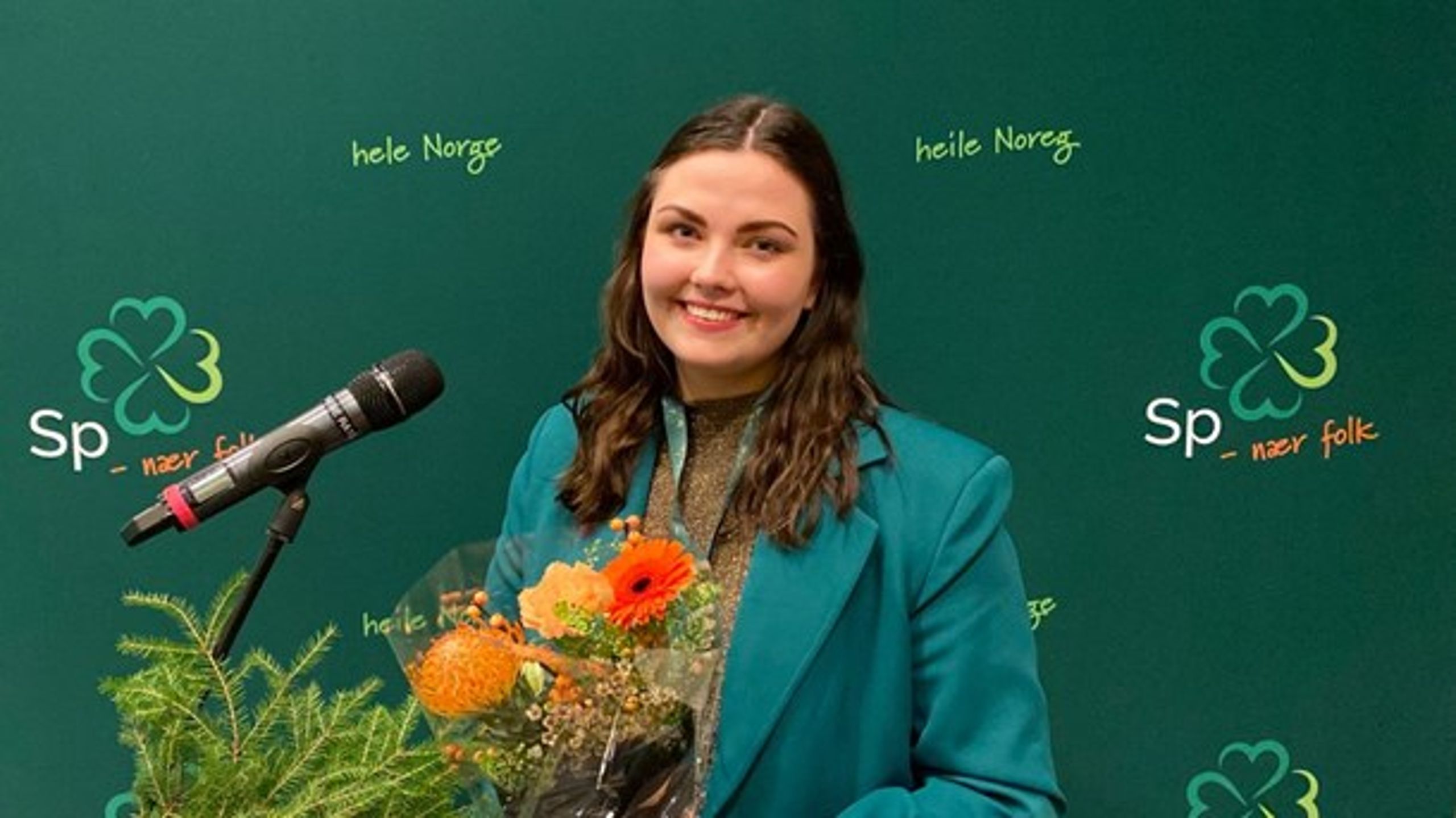 Andrine Hanssen-Seppola fra Tromsø ble under&nbsp;helgens landsmøte valgt som ny leder i Senterungdommen. Hun blir dermed den yngste lederen i Senterungdommen noensinne.