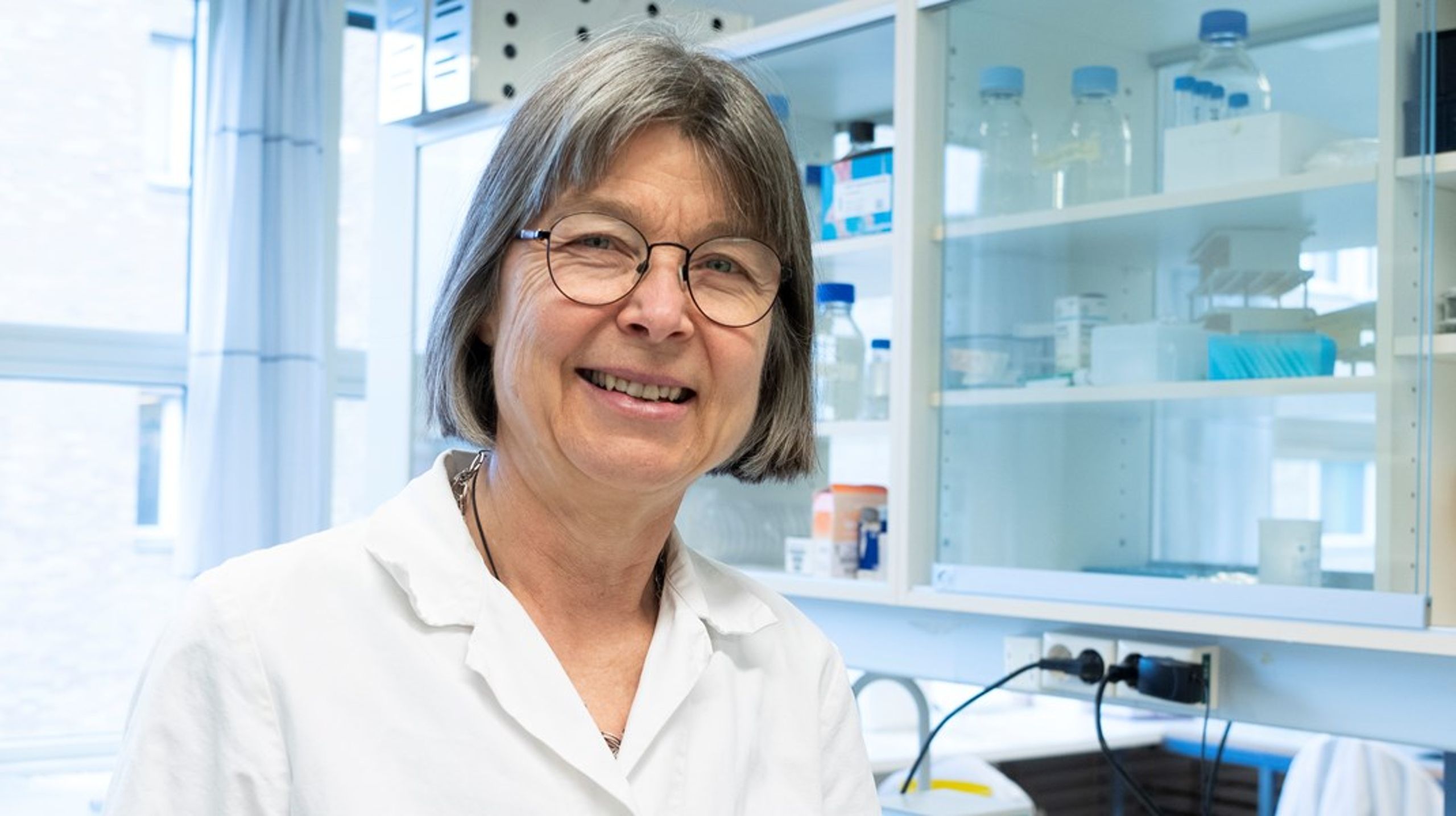 Anne Spurkland, professor og immunolog ved Universitetet i Oslo, ble for mange et kjent fjes under pandemien. Søndag holder hun Aarebrotforelesningen om immunforsvaret.