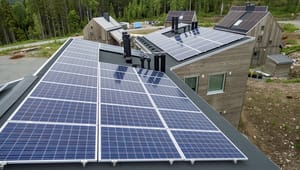 Regjeringen dobler foreslått dele-grense for solkraft i borettslag
