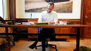 Dansk forsvarsminister tilbake etter sykdom – må redegjøre for kritikkverdig våpenkjøp 