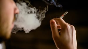 Kreftforeningen: La tobakksindustrien betale for røykeslutt