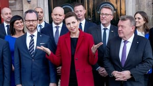 «De to borgerlige partilederne har overlatt scenen til Mette Frederiksen»